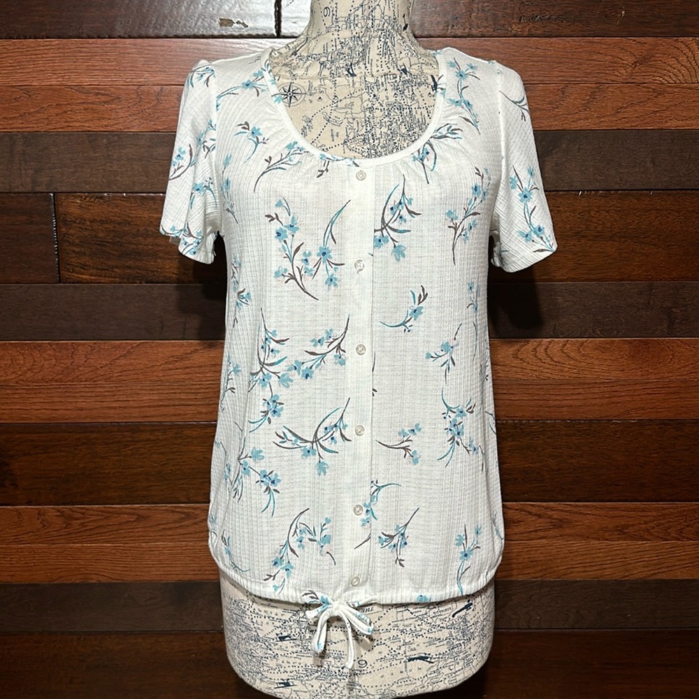 Lee Scoop Neck Short Sleeve White Ribbed Knit Floral Blouse